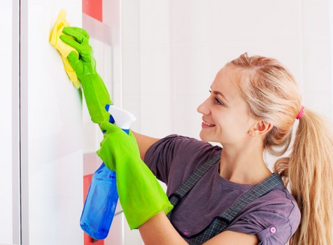 Professional deep cleaning service for a Pimlico flat kitchen